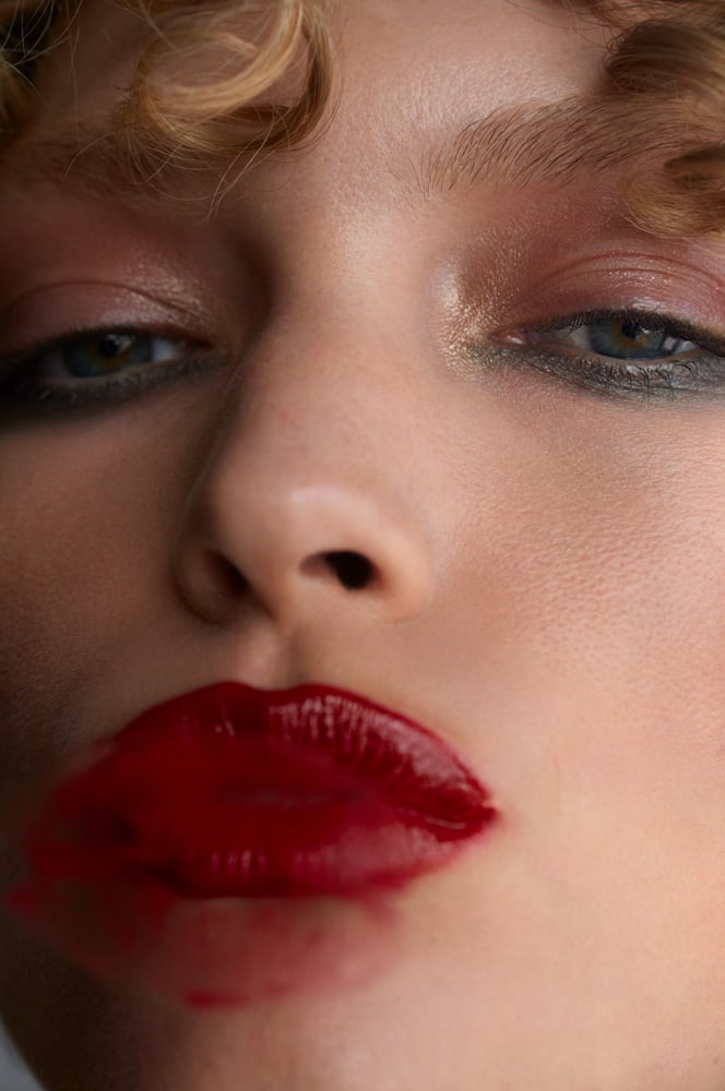 Video: The Perfect Dark Red Lip