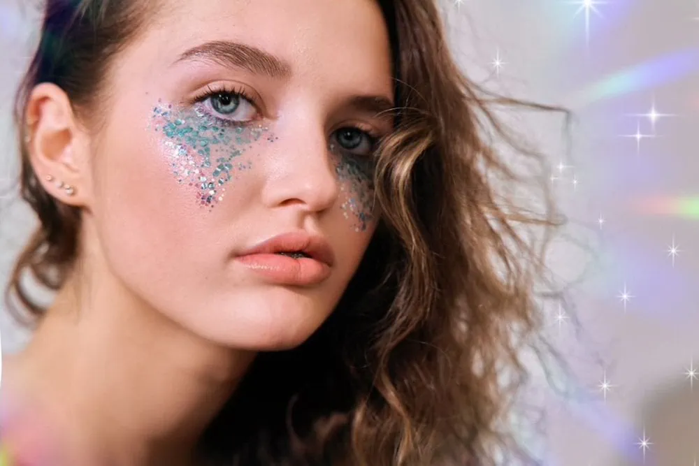 MUA Video Tutorial: Glitter Eye Makeup For The Party Season